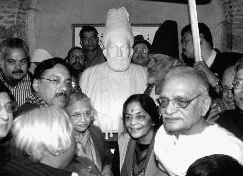 Ghalib Statue and Fans