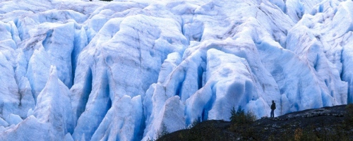 glacier_person_cold_alaska_14702_2560x1024[1]